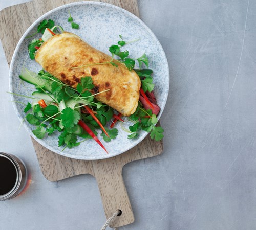 Æggeruller med koriander, spinat og roastbeef