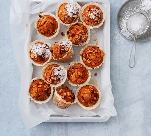 Choko-/æblemuffins med hasselnød