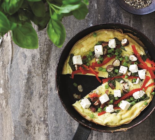 Omelet med feta, basilikum og grønne bønner