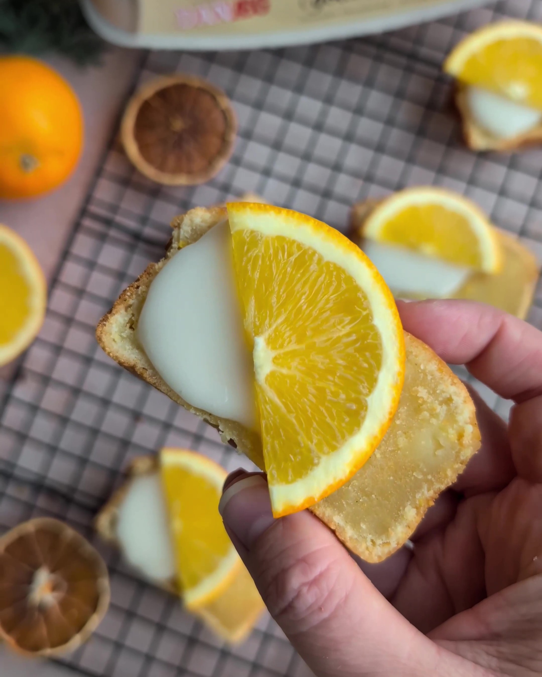 Appelsinkage med sød glasur