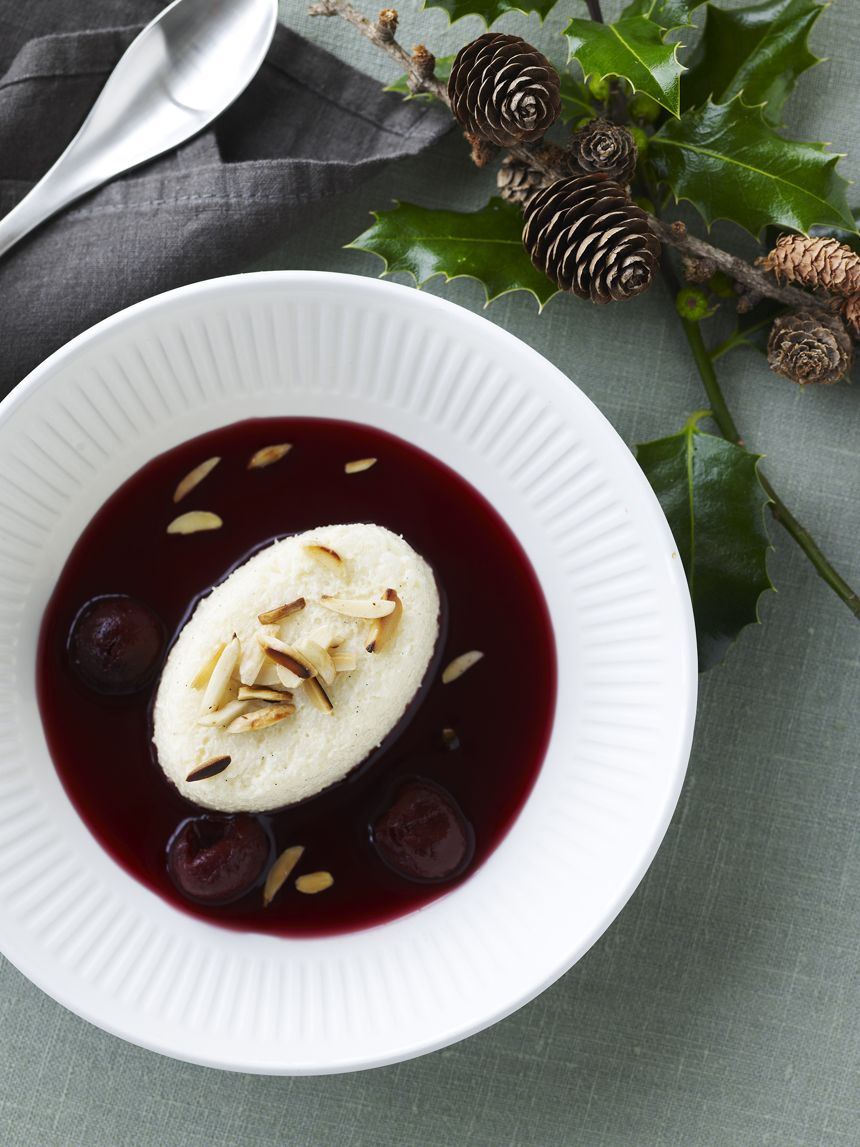 Risdessert og kirsebærsauce med lakrids