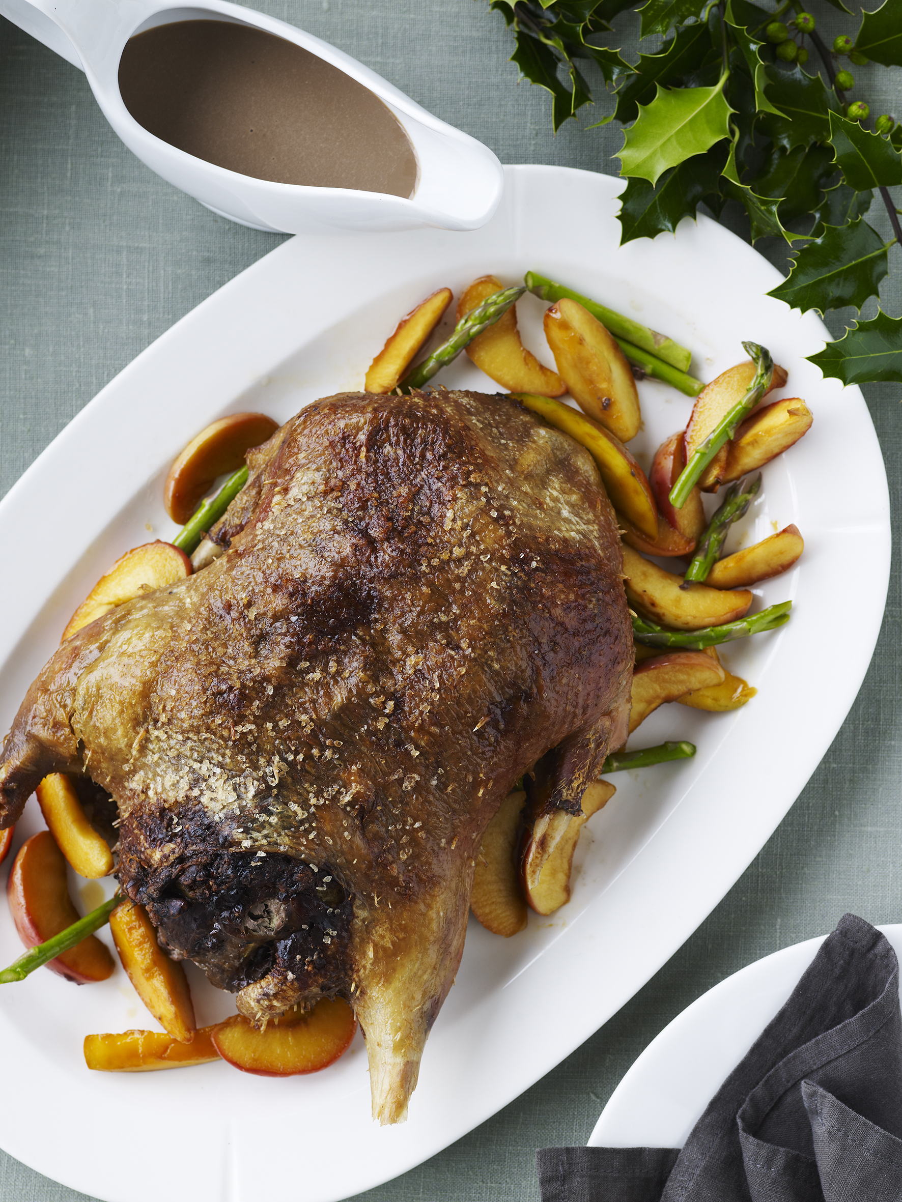 Farseret and med æbler og figner