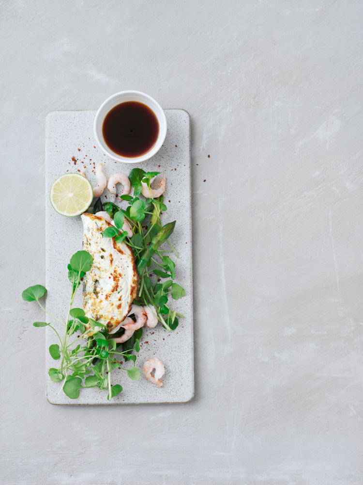 Grønne æggehvidewraps m. asparges og rejer