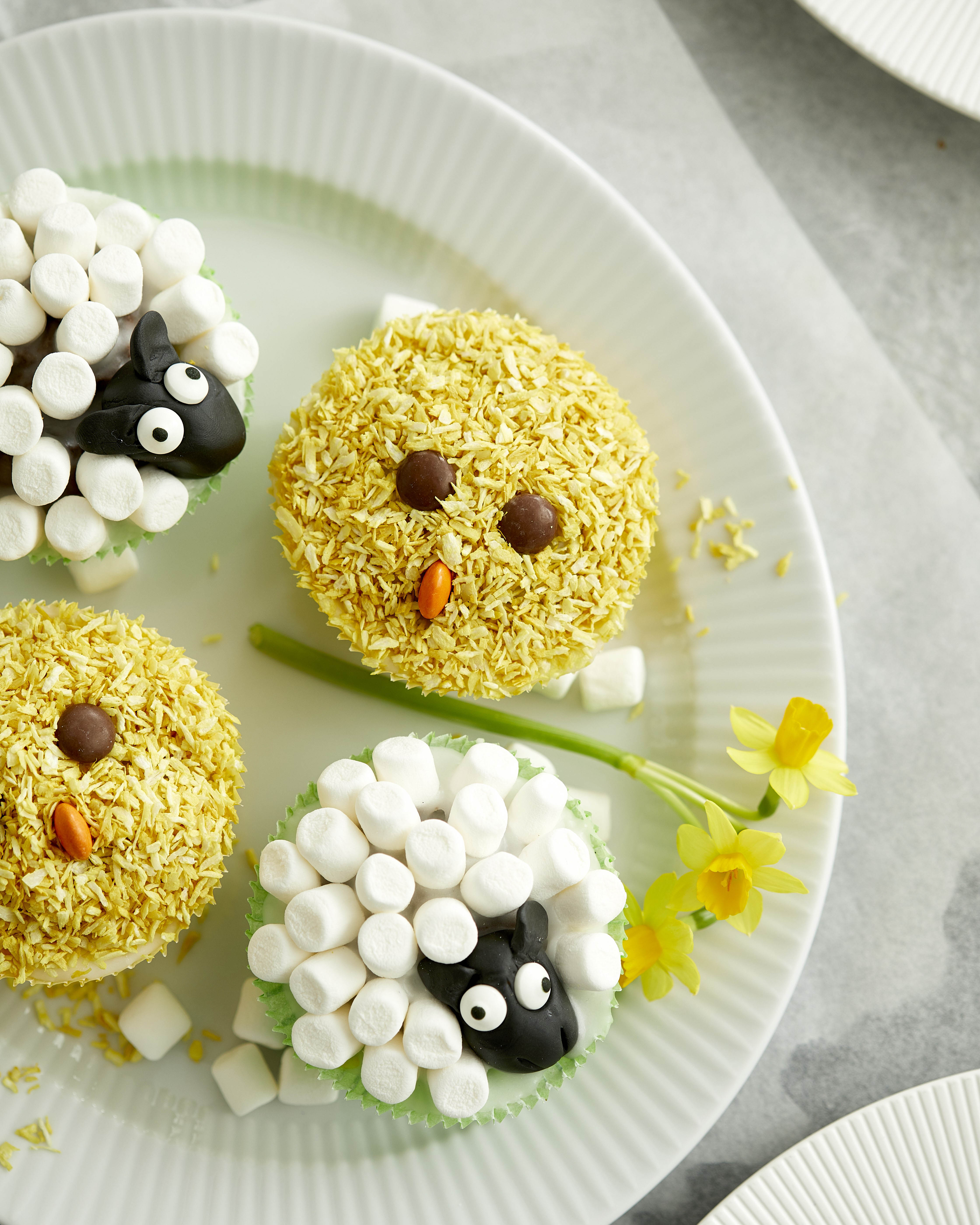 Bag påskekyllinger og påskelam🐣