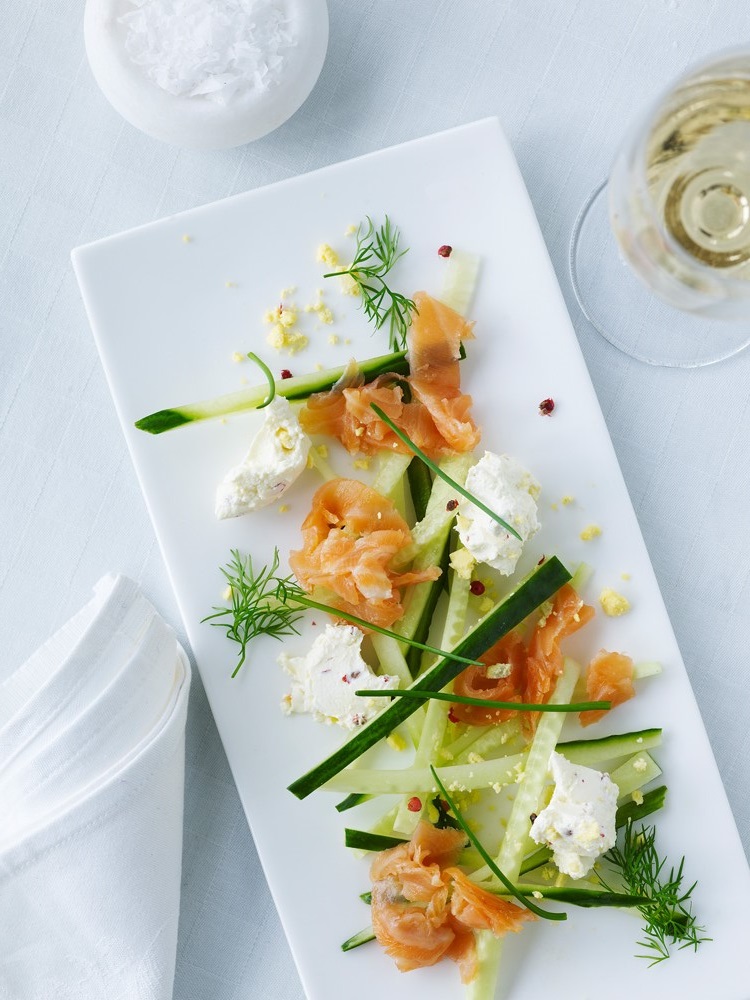 Laks med hvidløgsost eller gedeost