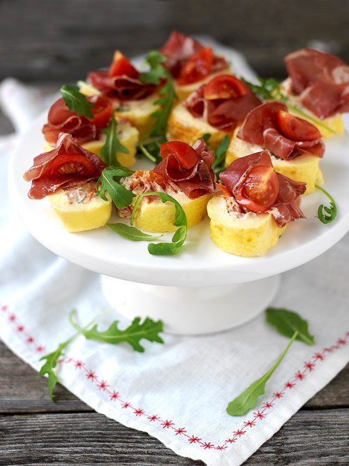 Æggesnitter med skinke og tomatcreme