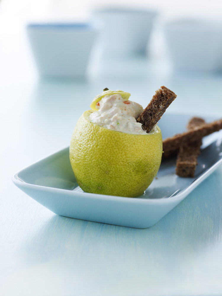 Tunmousse med oliven i citroner