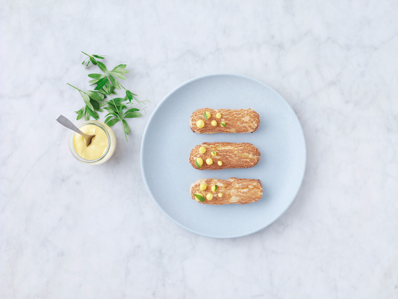 Passion mango eclair