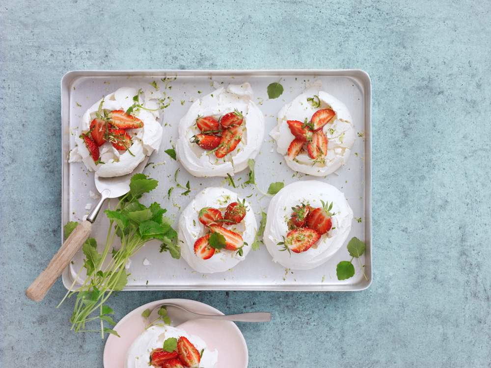 Pavlova med lime & jordbær